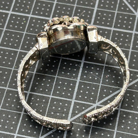 Mondu Flip Rhinestone Flower Cuff Bracelet Watch Silver‎ Tone Quartz Japan Movt